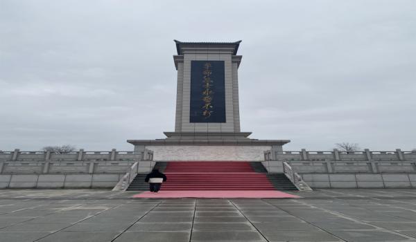 合肥大学学子参观皖北烈士陵园 传承红色精神