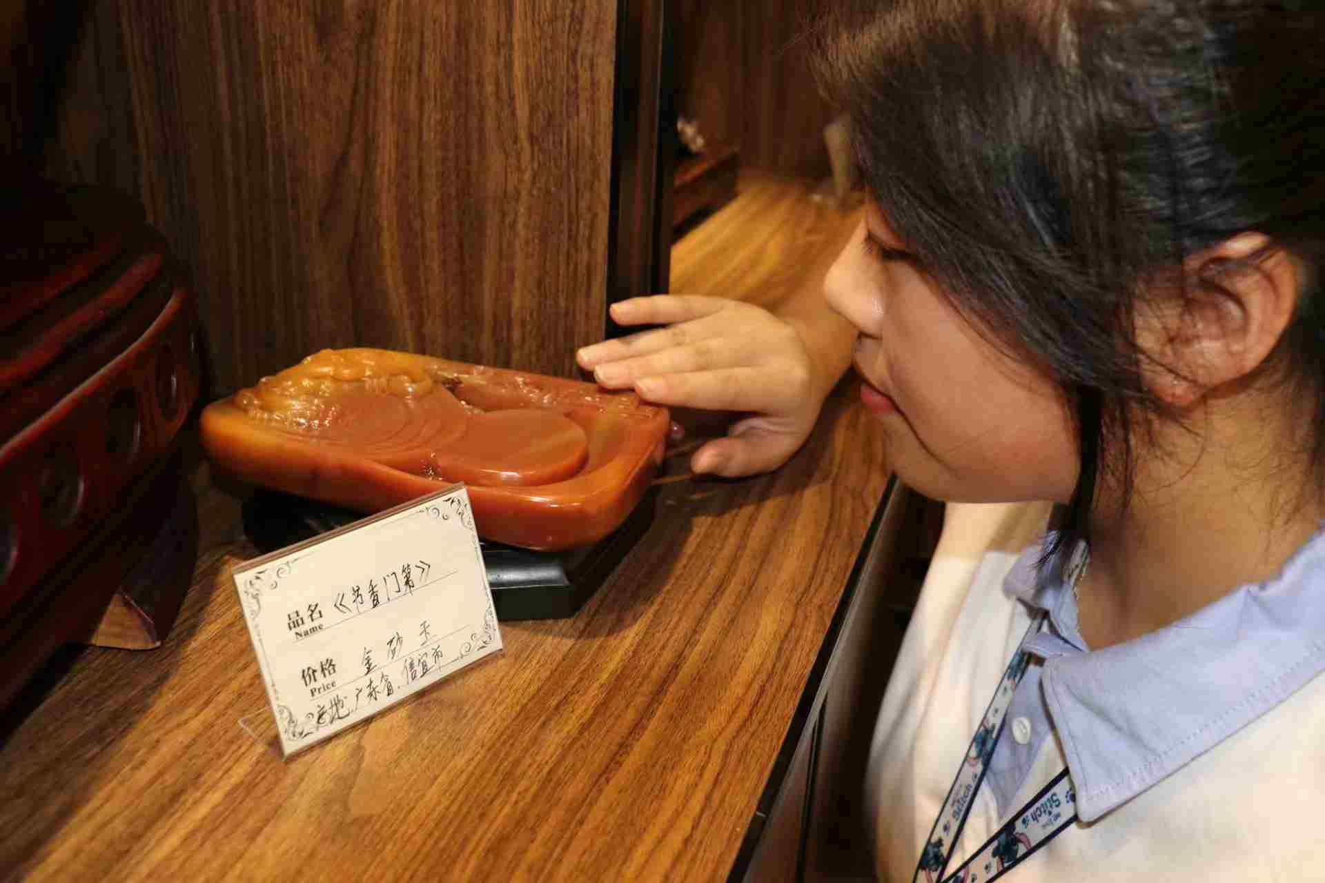 岭南师范学院“南药科技”社会实践队赴信宜洪冠镇调研金砂玉特色产业