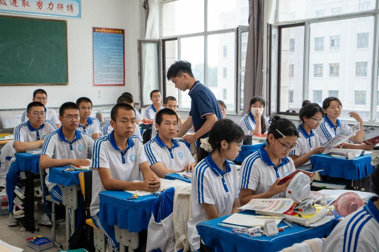 发放宣传手册