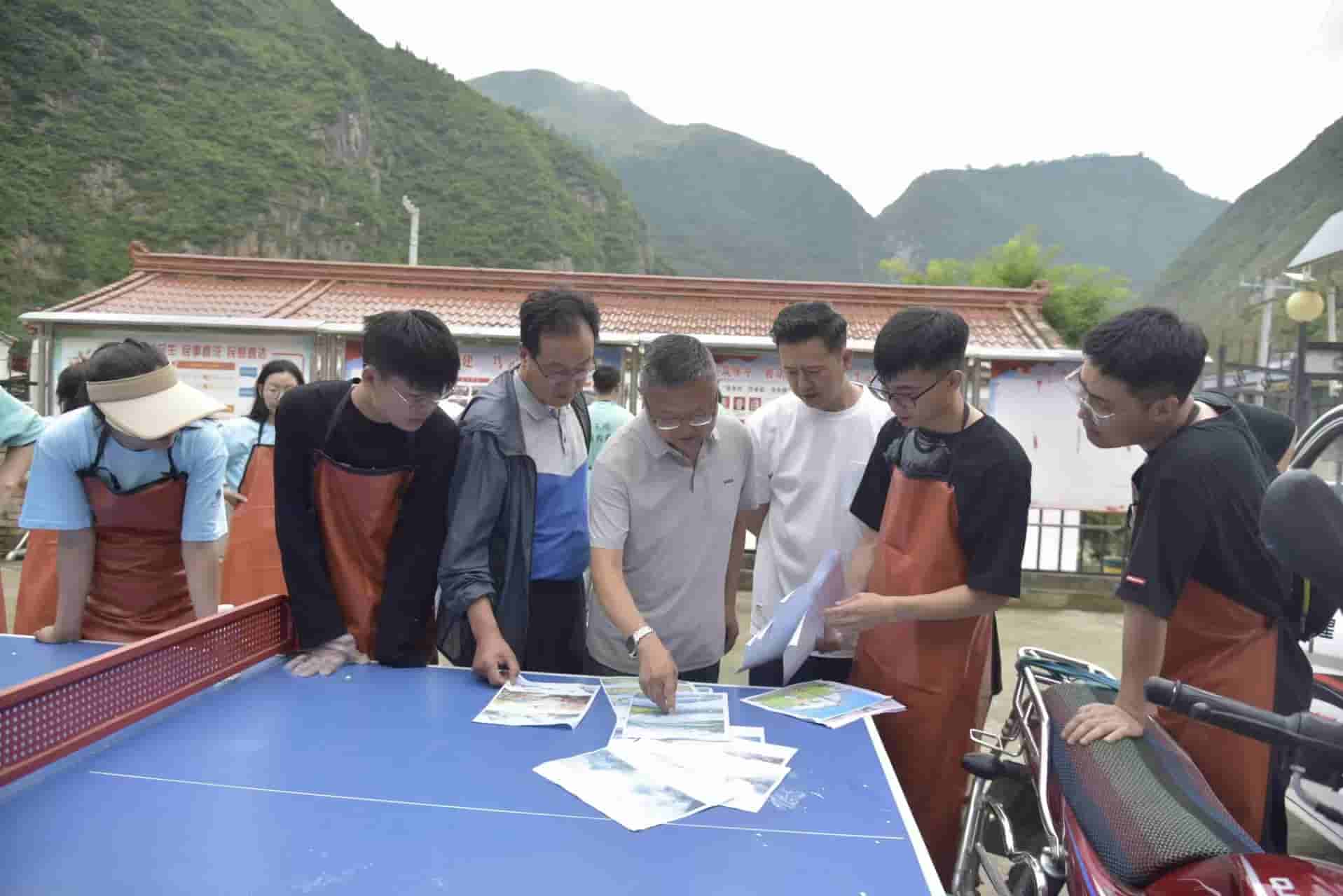西北师范大学美术学院“美绘乡村,普话促兴”实践团赴礼县张坪村开展暑期社会实践活动