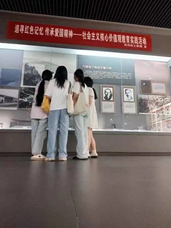 红色之旅,心灵洗礼 ——郑州高校小组烈士陵园社会实践见闻