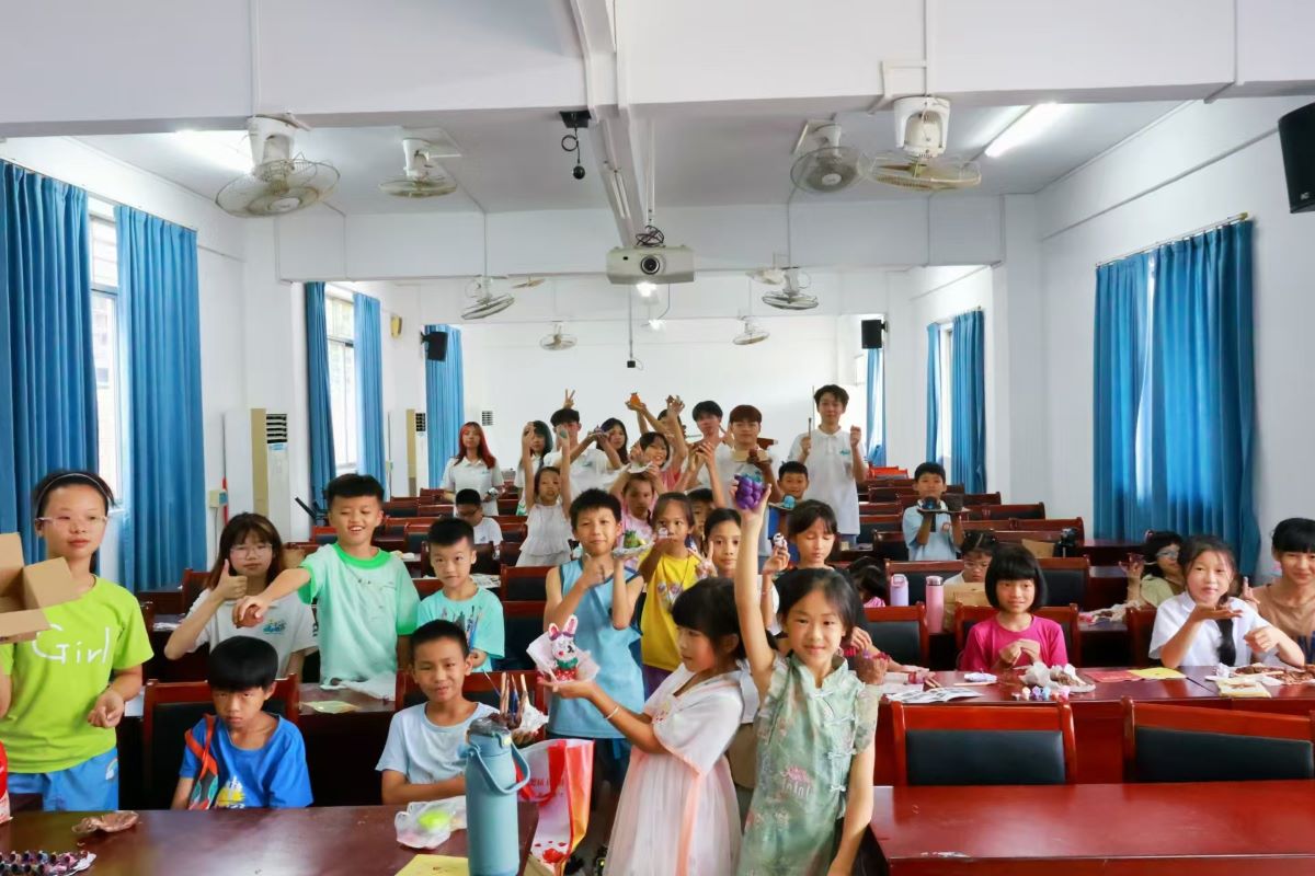 绘梦儒洞:向阳而生实践队在儒洞镇中心小学播种文化与梦想