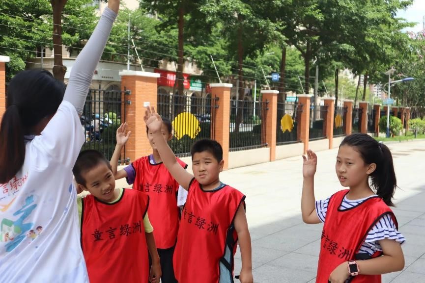 道德之灯照信毅,文明之风存童心