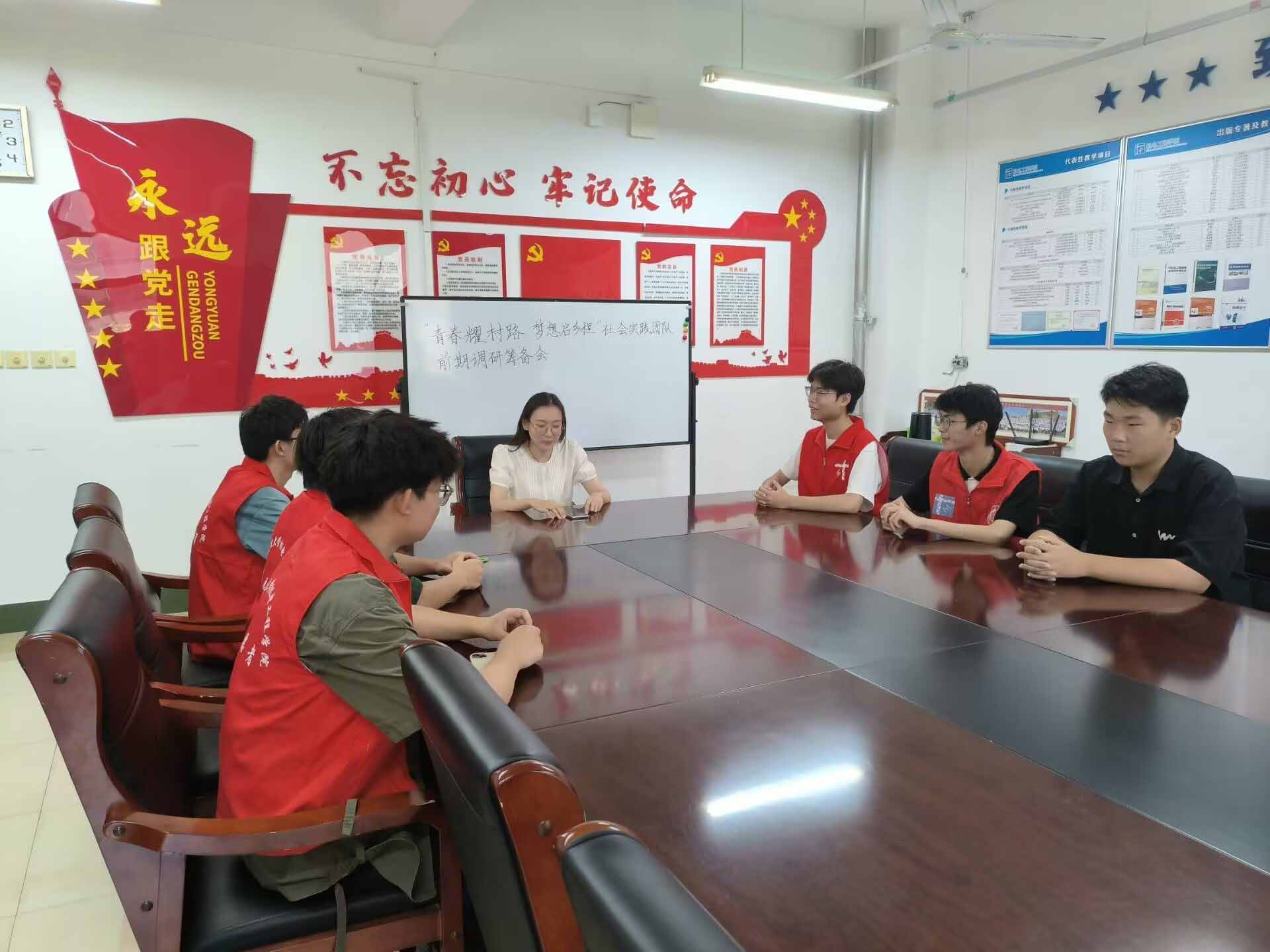 “桃经济”助力乡村振兴 ——“青春耀村路,梦想启乡程”社会实践团队走进马石西村参观蜜桃种植基地