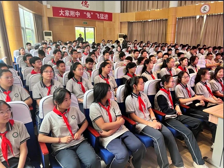 江苏科技大学土建学院茅以升暑期社会实践走进江苏科技大学附属中学