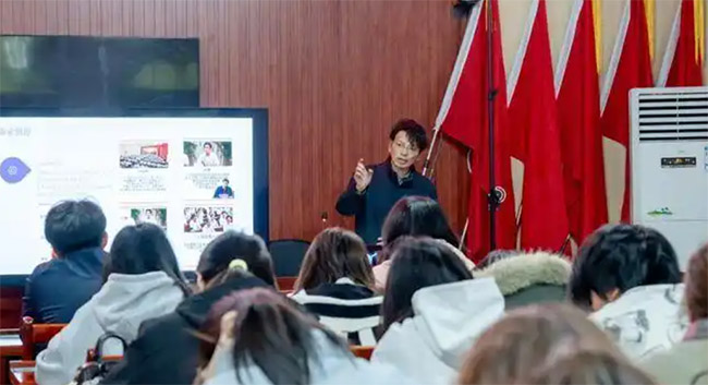 ��̶��������ѧ����ý�帳�ܼƻ������ഺ�ӽǻ�������ò