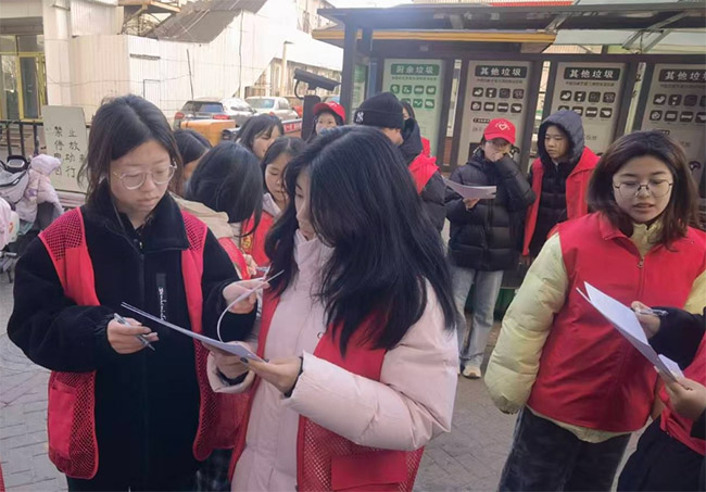 ����Я�ִ�ѧ����չ��������񵽼ҡ��뻧�߷û