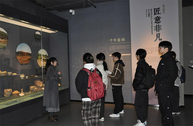 ����ѧԺ��贫�ϡ��������ԡ�ʵ�����߽������в���ݡ�������岩��ݣ����Ļ�Ѱ���������л����干ͬ����ʶ