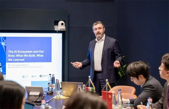 �廪��ѧ����ڽ���ѧԺ�����Ľ�̡�ʵ��֧�Ӹ����������ʵ��