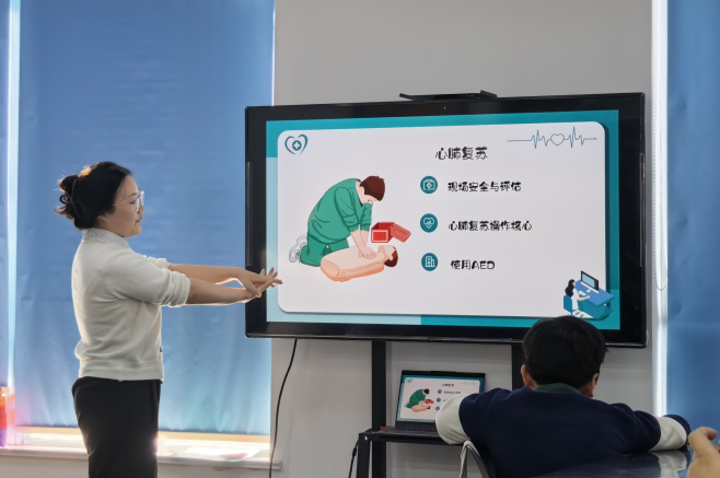 ��ȫС��ʿѵ��Ӫ��ɽ����ѧ��ɽ��΢�⡱֧������ҽѧ֪ʶ�ػ�ͯ��