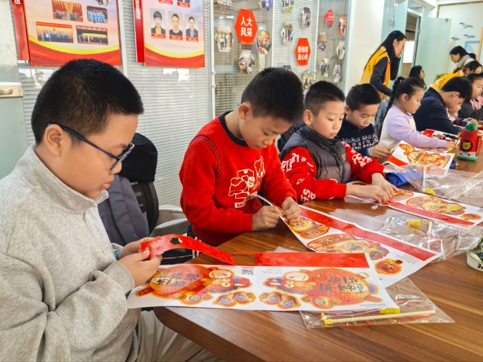 ɽ�����硰С������Ȥ���ö���Ӫ ���ڶ��ڣ��ٰ��ֹ����Ķ���ѧ�