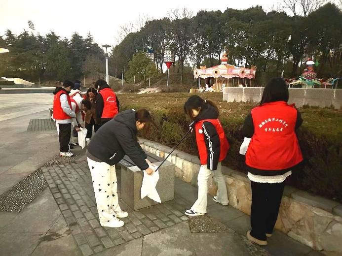 ��ͨ����־Ը���賿��������԰��չ��̲�����ж�