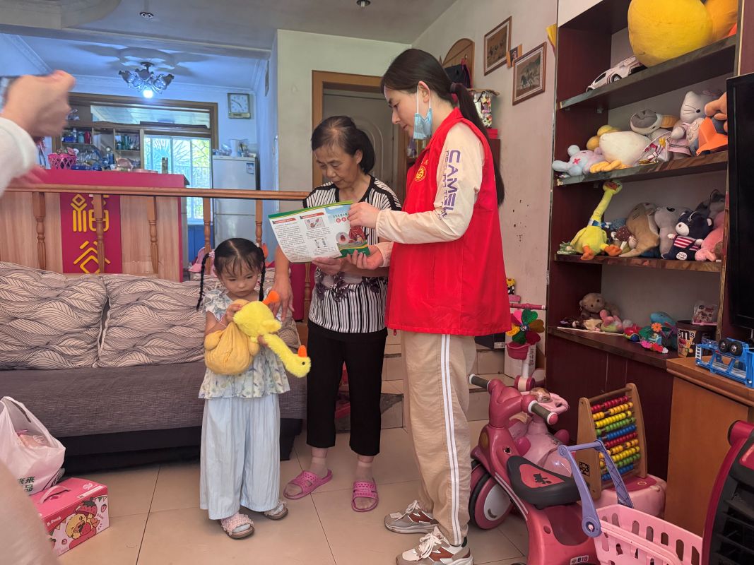 ����ѧԺ����ʵ������ѧ��ů�ϱ��ģ���թ�ǻ��ɳ�·��