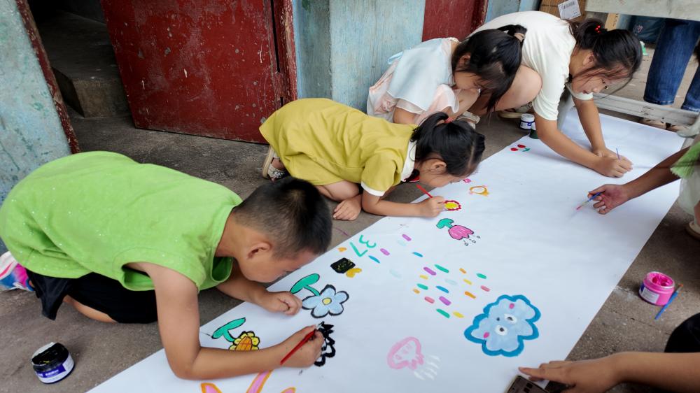 �й�ʯ�ʹ�ѧ���ض��������֧�̽�Ӫ�գ��ԡ����Ϊ�ϣ�Ϊ֧��ʱ�⻭����ů���