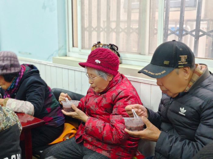 ҩѧ�����ѧԺҩ��΢��־Ը�����ů����ϵ�й���Բ���չ�