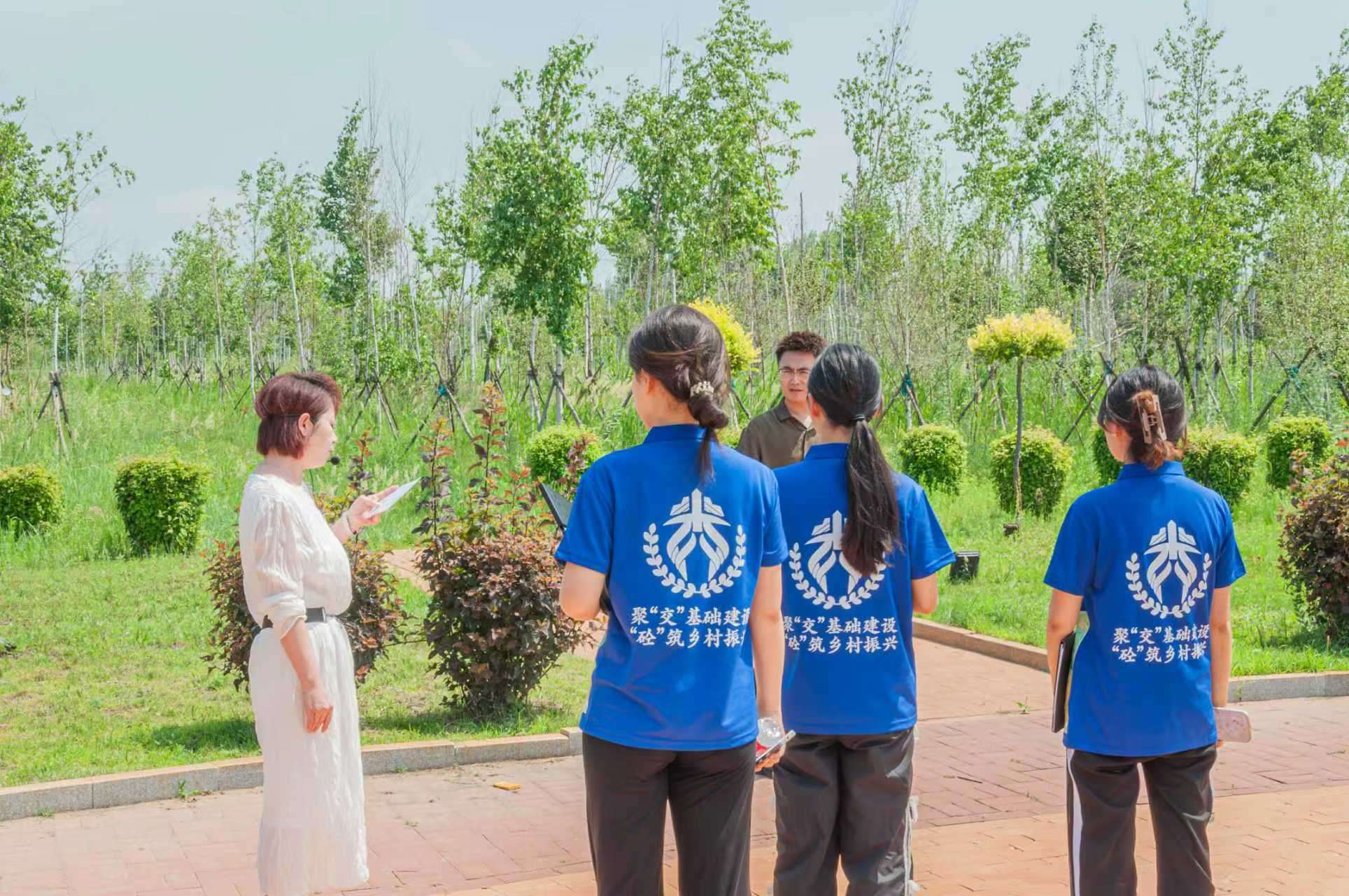 ������ҵ��ѧ2025���ڡ������硱|�����š�����ʯ�����롯��̹;���Ŷӣ�������̬���������š�����ɫ��ƪ