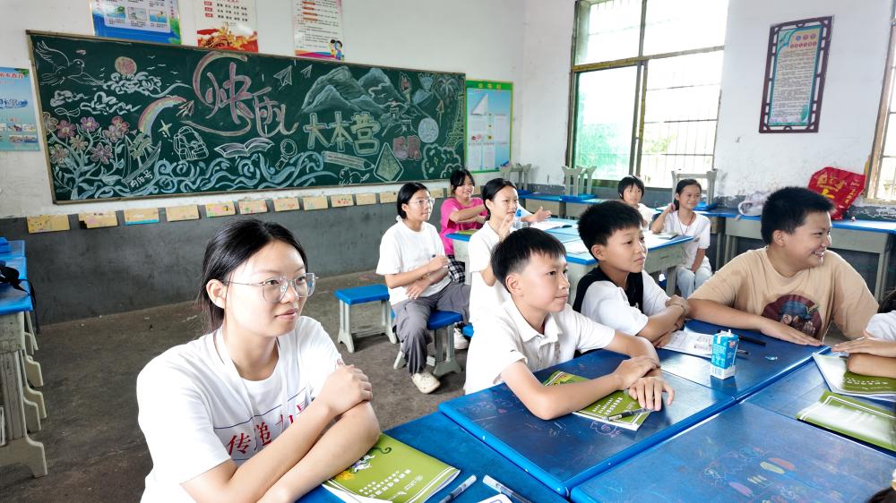 播撒心灵阳光,启迪成长梦想 ——向阳花望曦队于三角塘中心小学开展暑期支教活动  