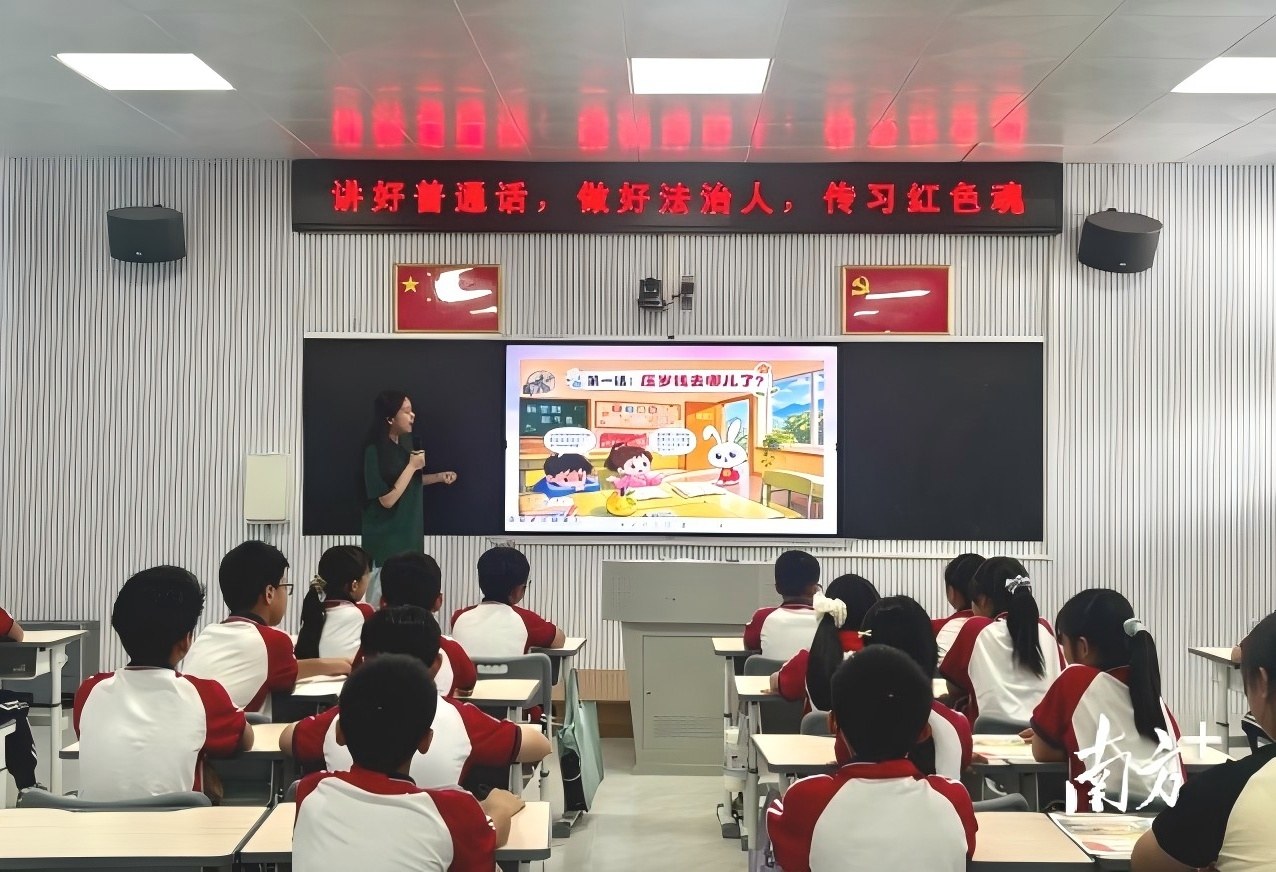 �����շ������� �ഺ���������ˡ�����ʦ�������﷫�����ҿ��ϡ�ͻ���Ӹ����ҿ�չ�������ʵ��