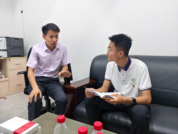 图3 图为调研团队与金融行业塔大校友韩文光座谈,为返乡学子梳理创业融资建议