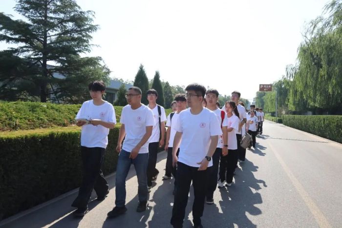����Ӣ��������� �ഺ���ܻ���������������ѧԺ����ˮ�����ʵ����